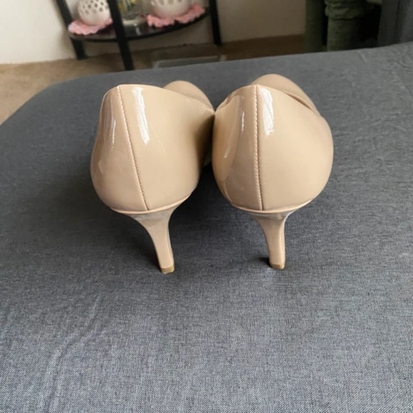 Predictions Beige Heels - Picture 3 of 4